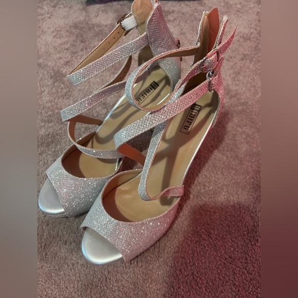 High heels - Picture 3 of 3